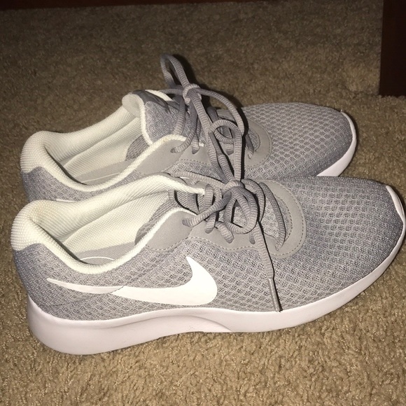 light gray womens nike shoes